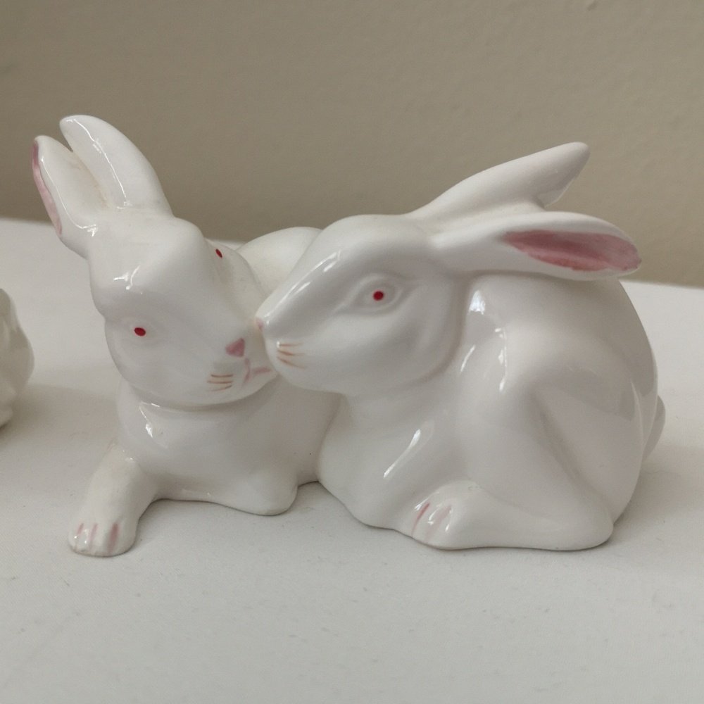 White Ceramic Bunny Figurines Set Of Two With Red / Pink (Creepy?) Eyes Vintage - Picture 2 of 5
